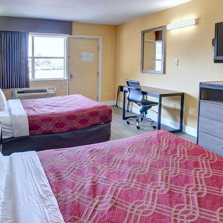 נורפולק Econo Lodge At Military Circle מראה חיצוני תמונה