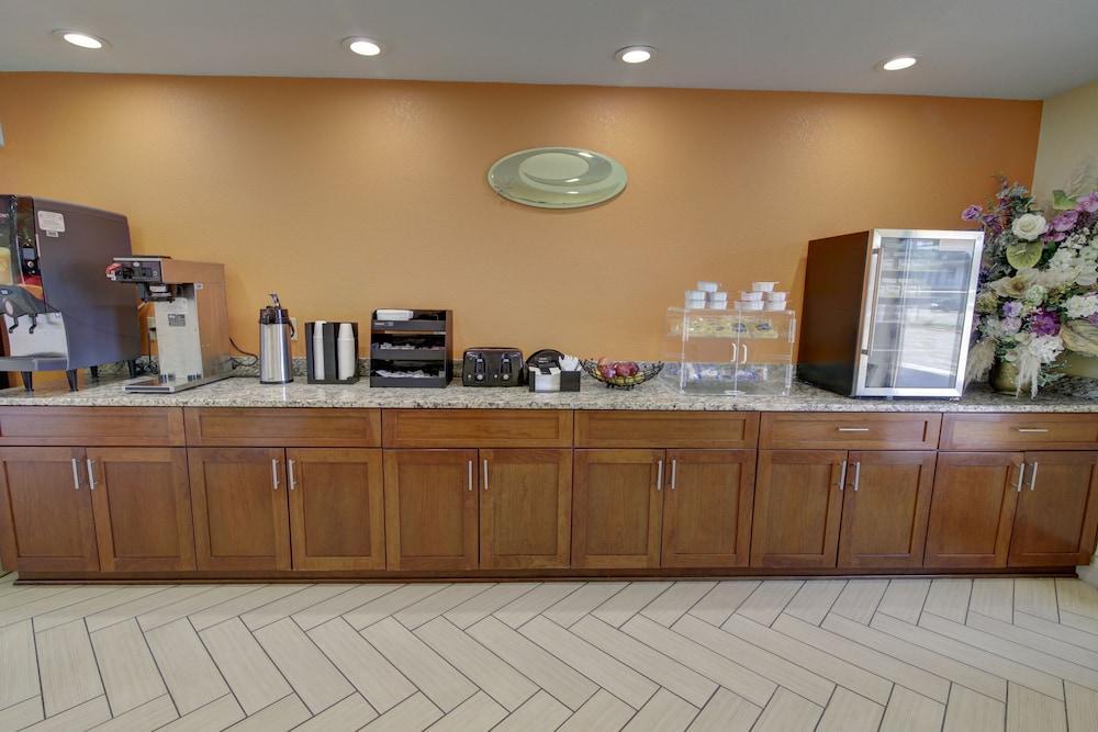 נורפולק Econo Lodge At Military Circle מראה חיצוני תמונה