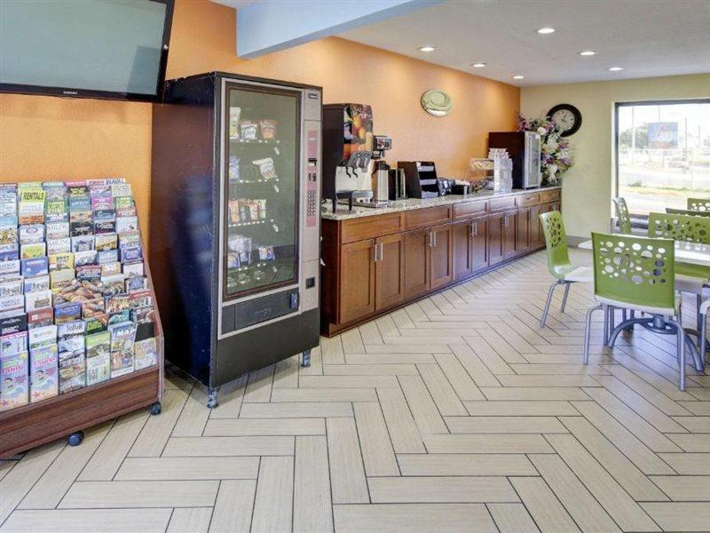 נורפולק Econo Lodge At Military Circle מראה חיצוני תמונה