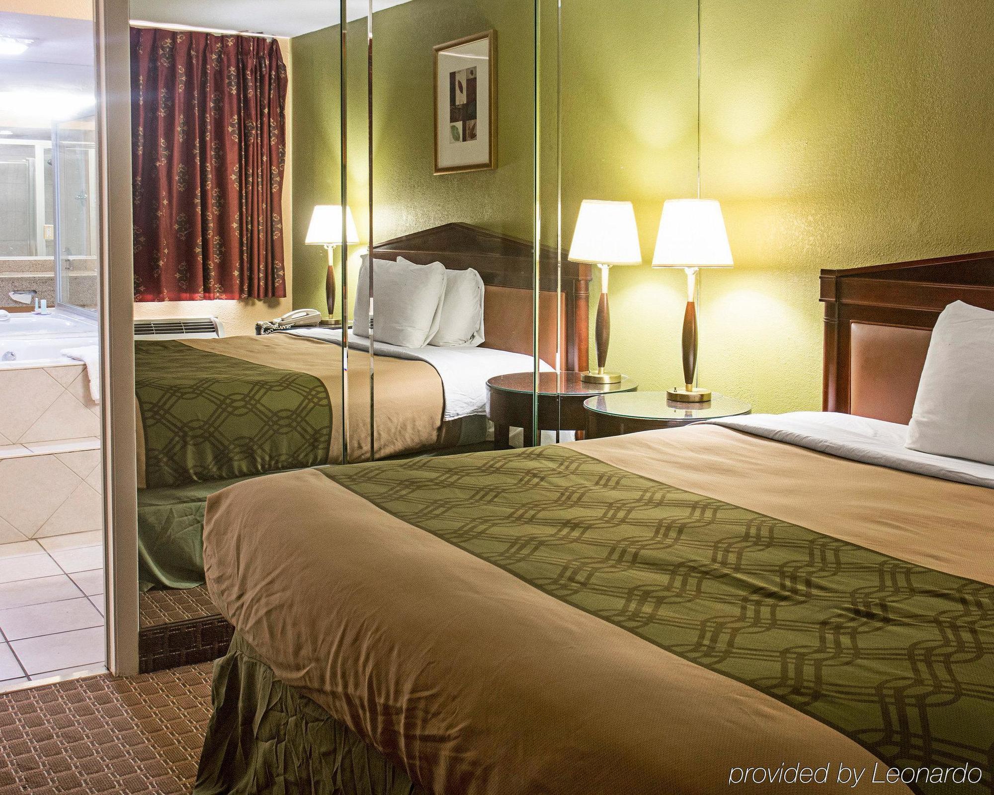 נורפולק Econo Lodge At Military Circle מראה חיצוני תמונה