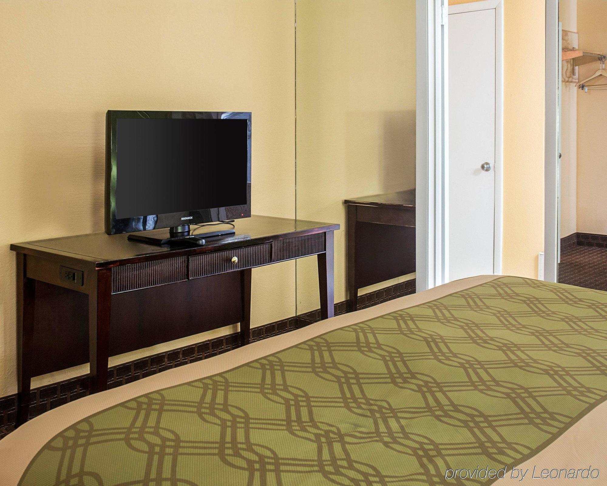 נורפולק Econo Lodge At Military Circle מראה חיצוני תמונה