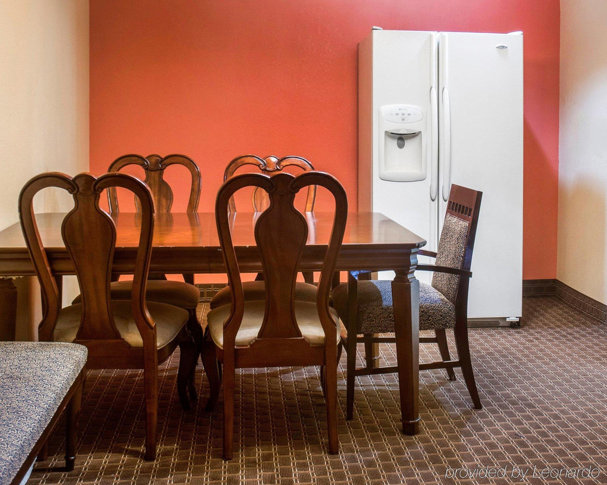 נורפולק Econo Lodge At Military Circle מראה חיצוני תמונה