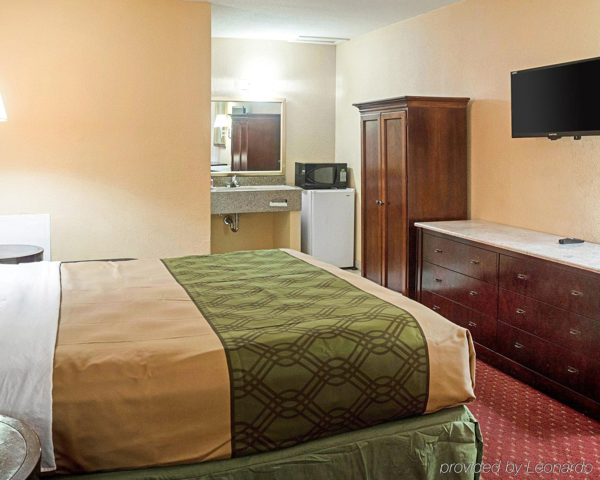 נורפולק Econo Lodge At Military Circle מראה חיצוני תמונה