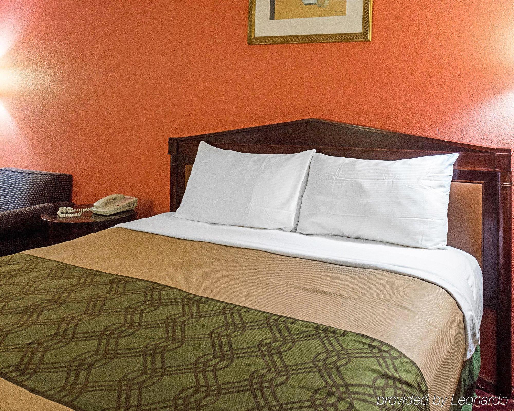 נורפולק Econo Lodge At Military Circle מראה חיצוני תמונה