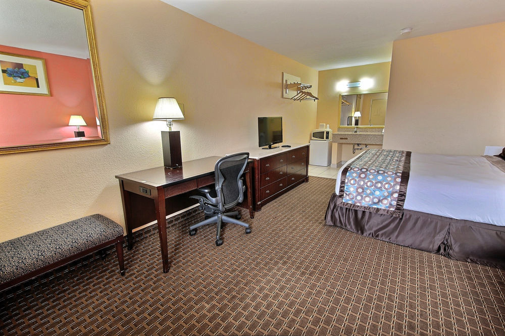 נורפולק Econo Lodge At Military Circle מראה חיצוני תמונה