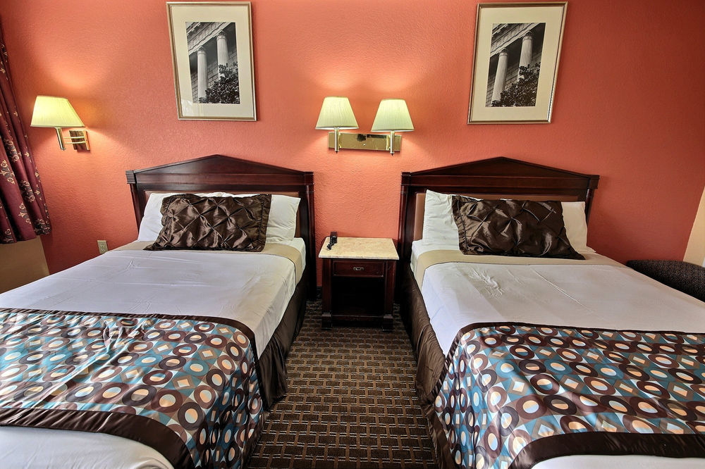 נורפולק Econo Lodge At Military Circle מראה חיצוני תמונה
