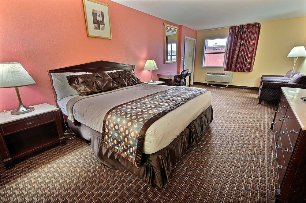נורפולק Econo Lodge At Military Circle מראה חיצוני תמונה