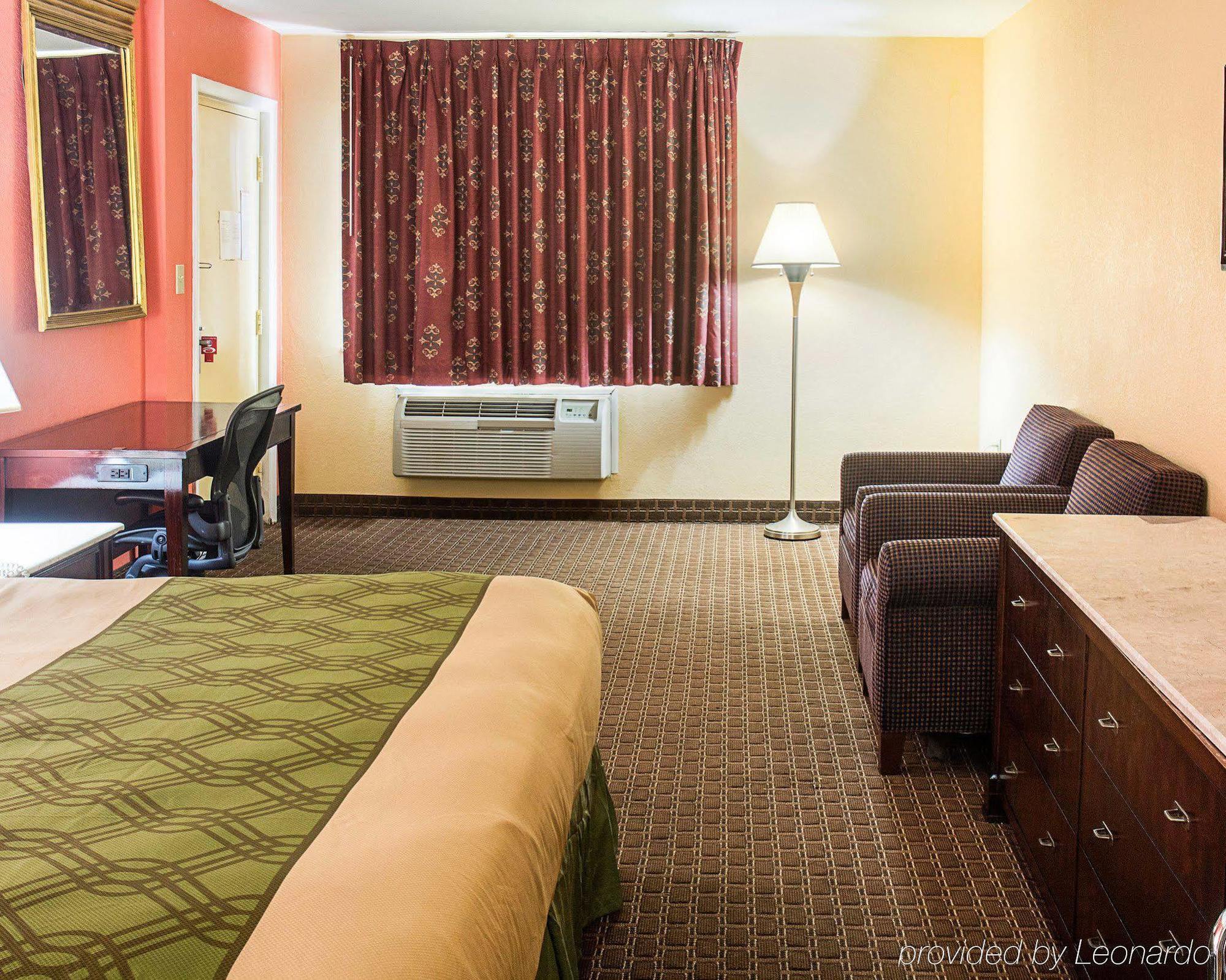 נורפולק Econo Lodge At Military Circle מראה חיצוני תמונה