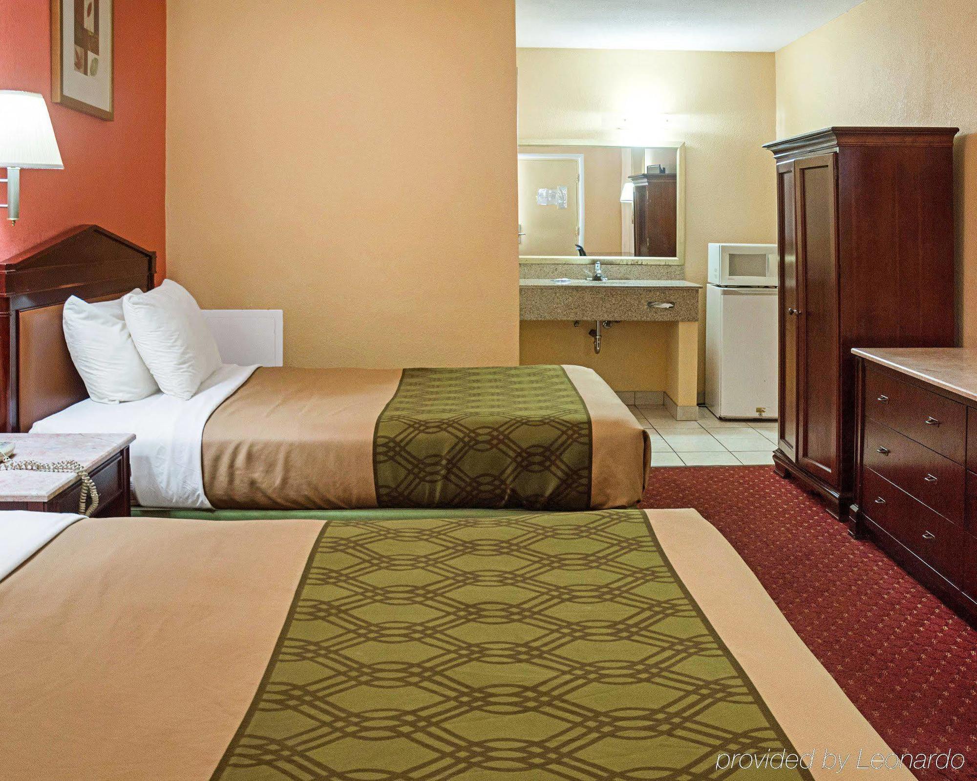 נורפולק Econo Lodge At Military Circle מראה חיצוני תמונה