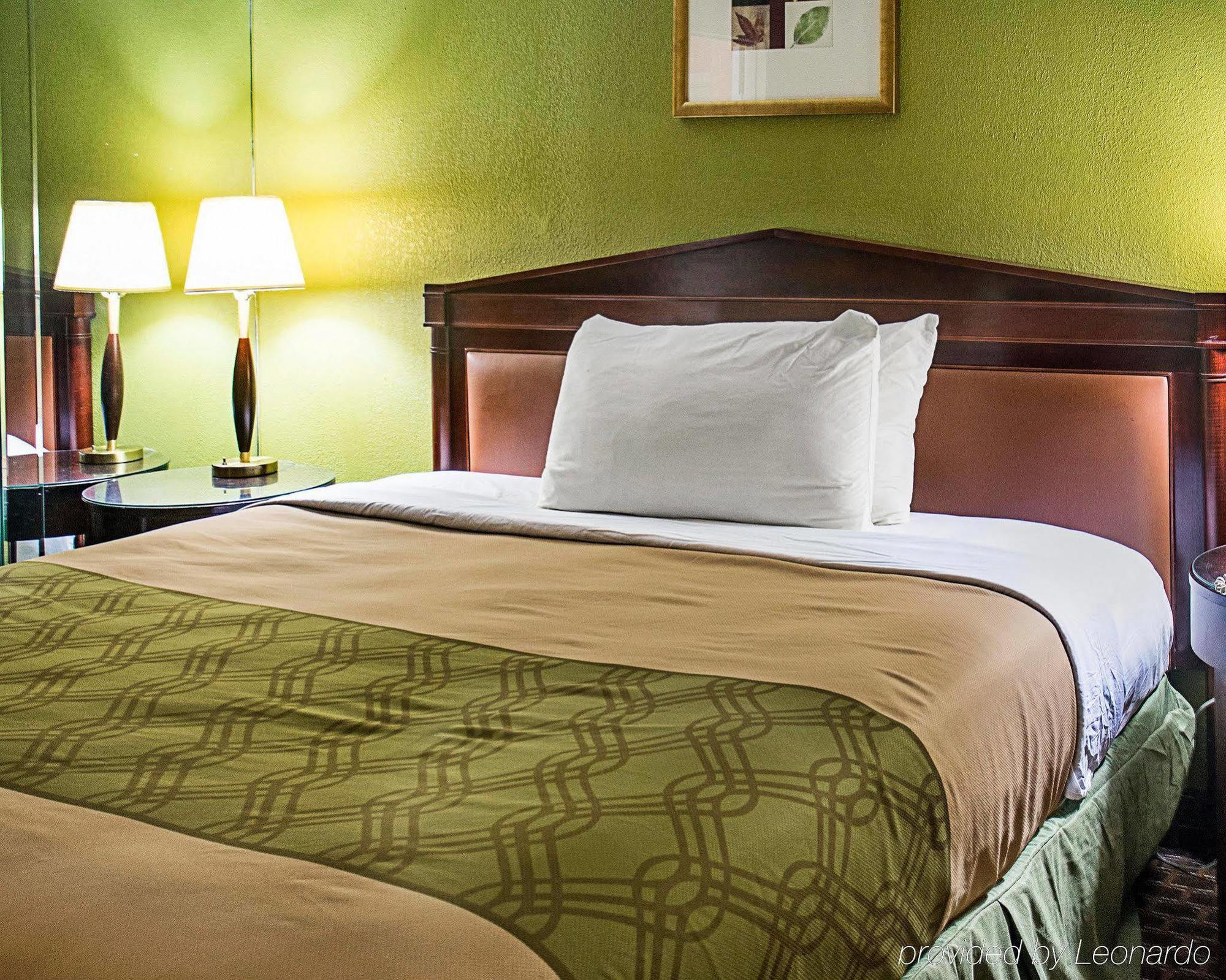 נורפולק Econo Lodge At Military Circle מראה חיצוני תמונה