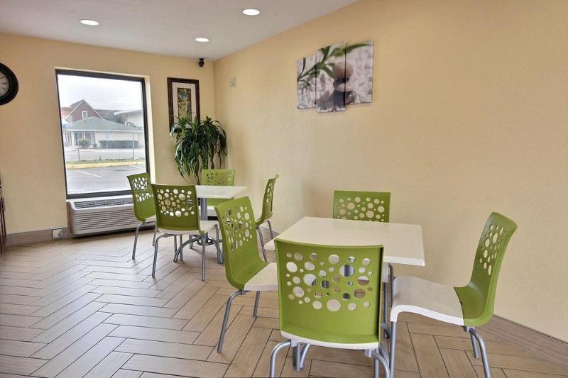 נורפולק Econo Lodge At Military Circle מראה חיצוני תמונה