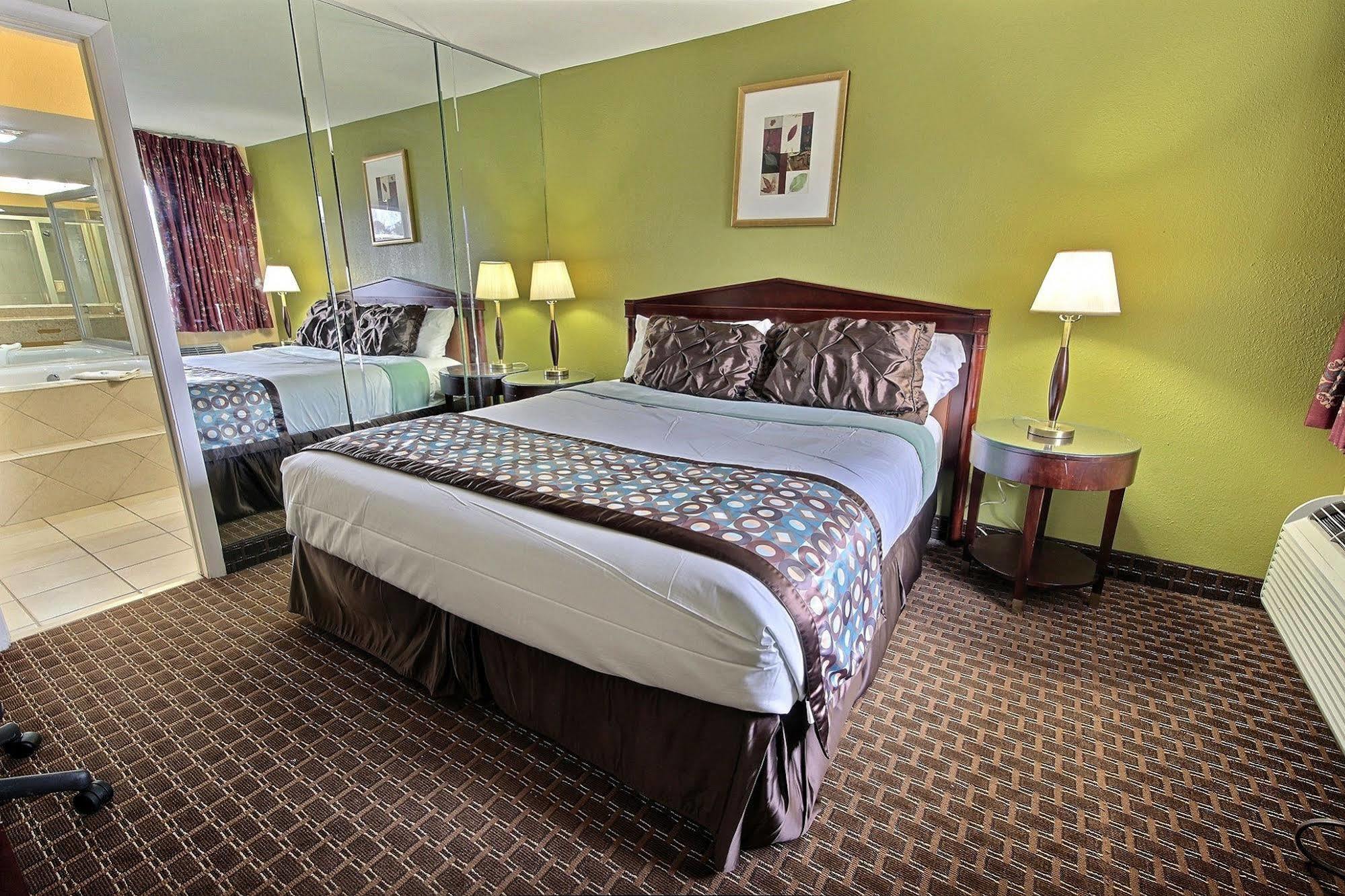 נורפולק Econo Lodge At Military Circle מראה חיצוני תמונה