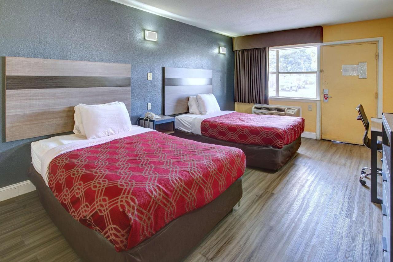 נורפולק Econo Lodge At Military Circle מראה חיצוני תמונה