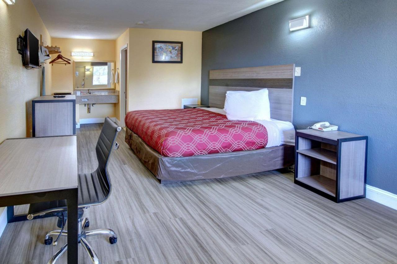 נורפולק Econo Lodge At Military Circle מראה חיצוני תמונה