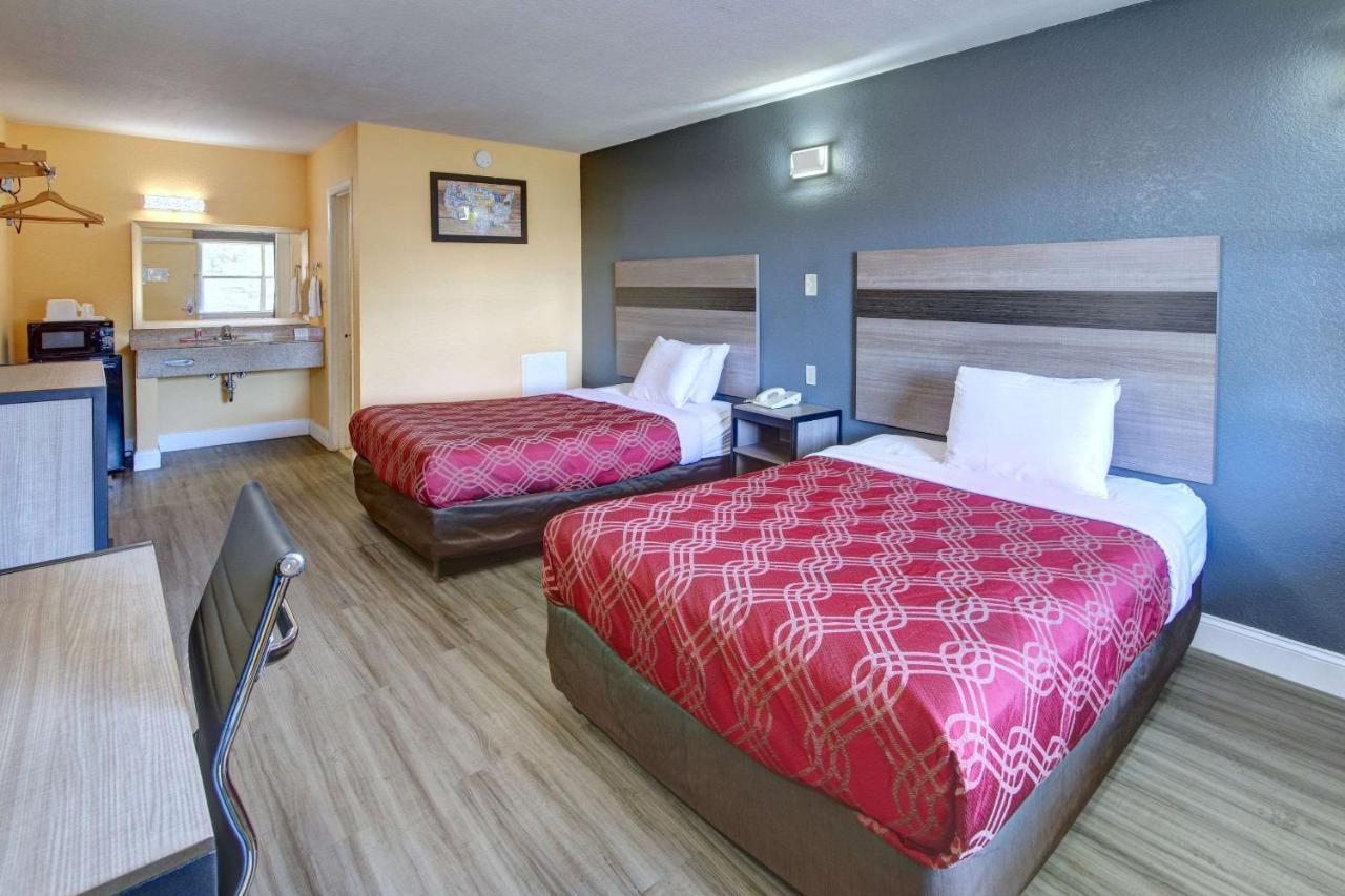 נורפולק Econo Lodge At Military Circle מראה חיצוני תמונה